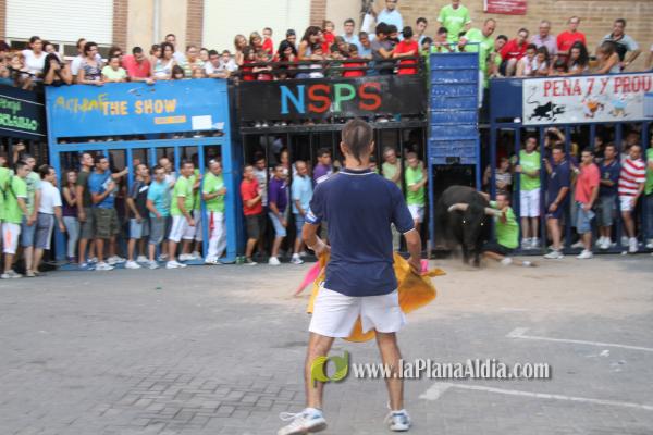 Divertido show de la Penya Platanera y homenaje a su presidente Sergio Saborit