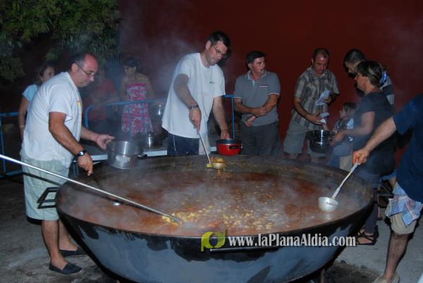 La cena de \'pa i porta\', acto central del fin de semana en San Ramón