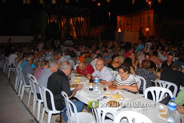 La cena de \'pa i porta\', acto central del fin de semana en San Ramón