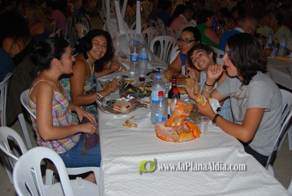 La cena de \'pa i porta\', acto central del fin de semana en San Ramón