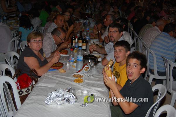 La cena de \'pa i porta\', acto central del fin de semana en San Ramón