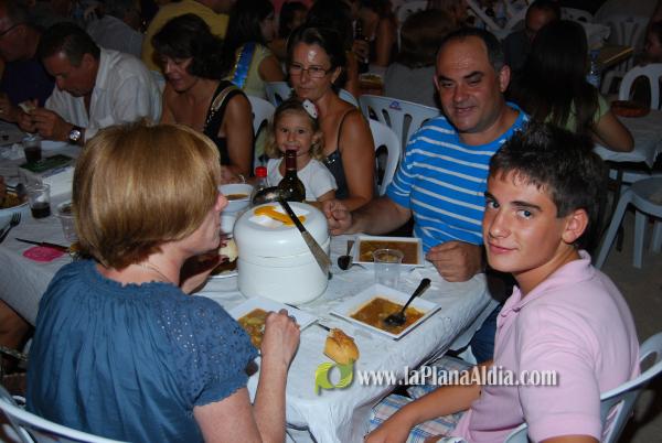 La cena de \'pa i porta\', acto central del fin de semana en San Ramón