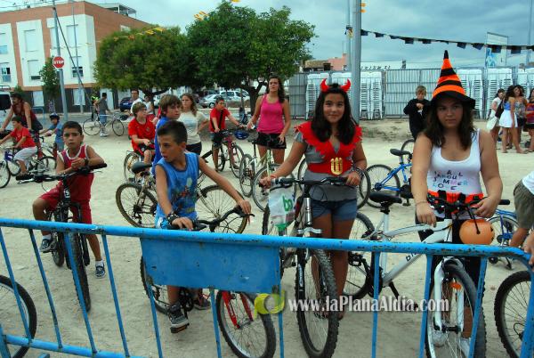 �?xito de convocatoria en la marcha ciclista organizada en el barrio de San Ramón