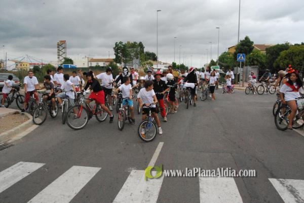 �?xito de convocatoria en la marcha ciclista organizada en el barrio de San Ramón
