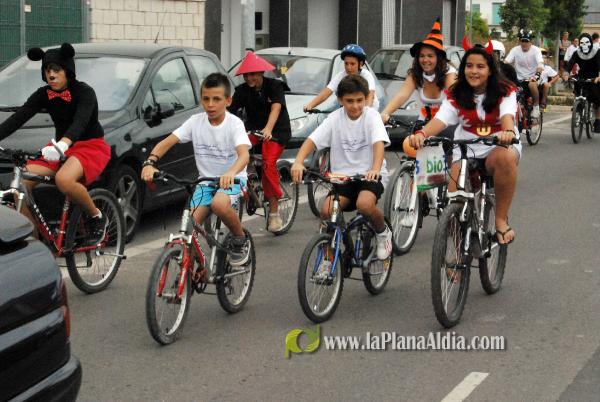 �?xito de convocatoria en la marcha ciclista organizada en el barrio de San Ramón