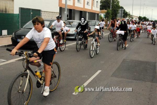 �?xito de convocatoria en la marcha ciclista organizada en el barrio de San Ramón