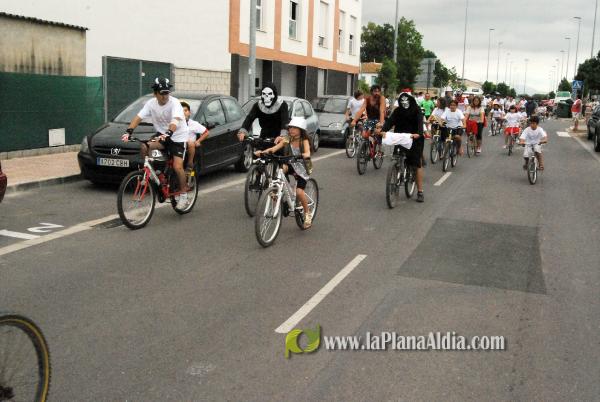 �?xito de convocatoria en la marcha ciclista organizada en el barrio de San Ramón
