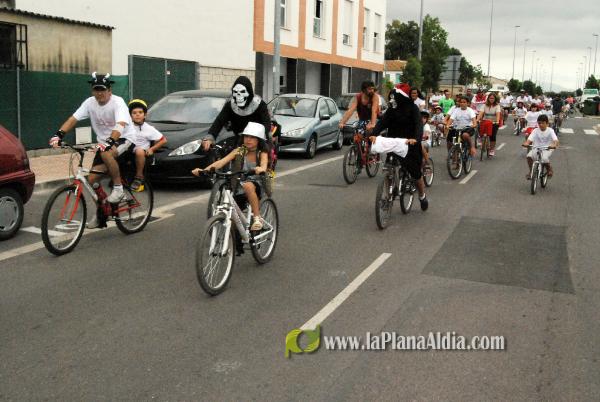 �?xito de convocatoria en la marcha ciclista organizada en el barrio de San Ramón