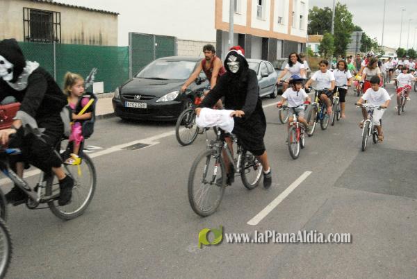 �?xito de convocatoria en la marcha ciclista organizada en el barrio de San Ramón