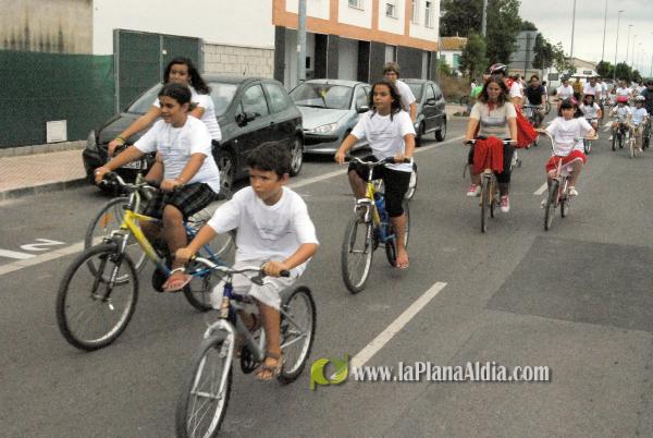 �?xito de convocatoria en la marcha ciclista organizada en el barrio de San Ramón
