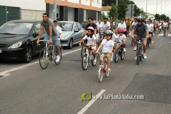 �?xito de convocatoria en la marcha ciclista organizada en el barrio de San Ramón