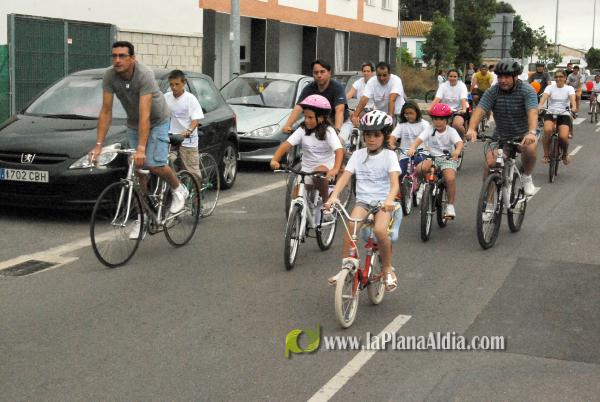 �?xito de convocatoria en la marcha ciclista organizada en el barrio de San Ramón
