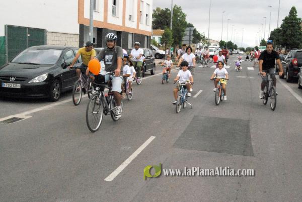 �?xito de convocatoria en la marcha ciclista organizada en el barrio de San Ramón