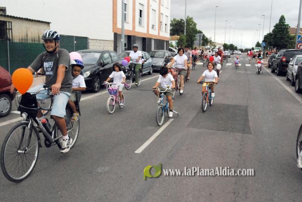 �?xito de convocatoria en la marcha ciclista organizada en el barrio de San Ramón