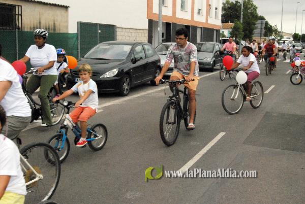 �?xito de convocatoria en la marcha ciclista organizada en el barrio de San Ramón