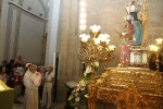 Los niños, bajo la protección de la Virgen.