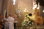 Los niños, bajo la protección de la Virgen.