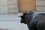 Dos aficionados se recuperan de sendas cogidas propinadas por el primer toro de la tarde