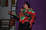 Los disfraces copan la noche festiva.