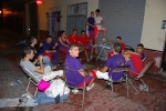 Los disfraces copan la noche festiva.