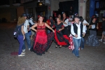 Los disfraces copan la noche festiva.