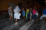 Los disfraces copan la noche festiva.