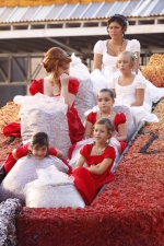 El Barri València logra el primer premio en las carrozas de la Batalla de Flors
