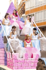 El Barri València logra el primer premio en las carrozas de la Batalla de Flors