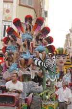 El Barri València logra el primer premio en las carrozas de la Batalla de Flors