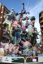 Las fallas ya lucen en la ciudad.