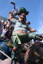 Las fallas ya lucen en la ciudad.