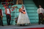 La Vall ofrece flores a la 