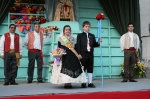 La Vall ofrece flores a la 