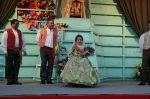 La Vall ofrece flores a la 