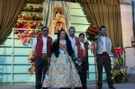 La Vall ofrece flores a la 