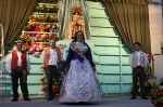 La Vall ofrece flores a la 