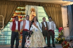 La Vall ofrece flores a la 