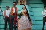 La Vall ofrece flores a la 
