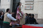 La Vall ofrece flores a la 