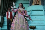 La Vall ofrece flores a la 