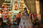 La Vall ofrece flores a la 