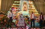 La Vall ofrece flores a la 