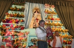 La Vall ofrece flores a la 