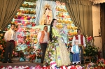 La Vall ofrece flores a la 