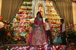 La Vall ofrece flores a la 