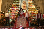 La Vall ofrece flores a la 