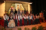 La Vall ofrece flores a la 