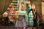 La Vall ofrece flores a la 