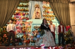 La Vall ofrece flores a la 