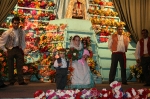 La Vall ofrece flores a la 